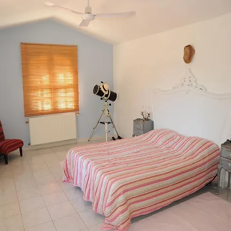 בית נופש Holiday Maison Lei Roucas