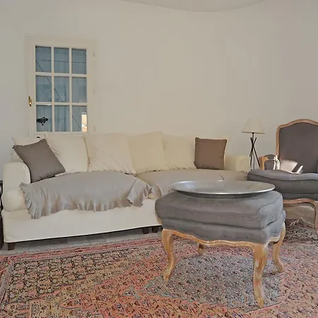 Holiday Maison Lei Roucas בית נופש *