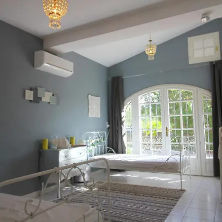 בית נופש Holiday Maison Lei Roucas *