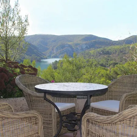 Holiday Maison Lei Roucas בית נופש