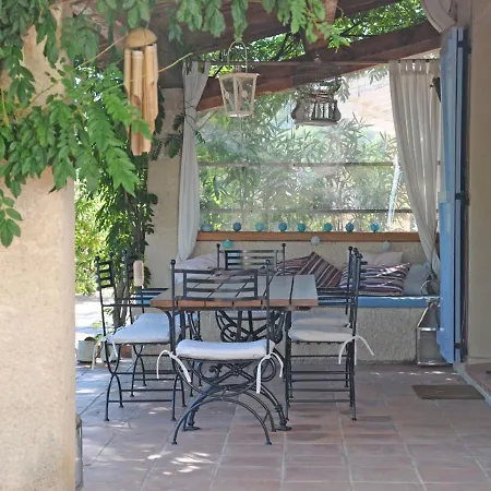 בית נופש Holiday Maison Lei Roucas *